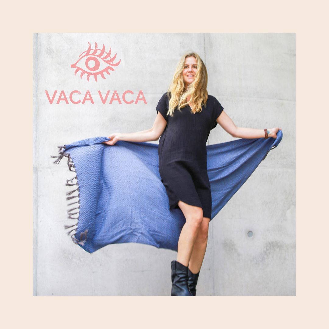 Caro von Vaca Vaca mit einem Hammamtuch