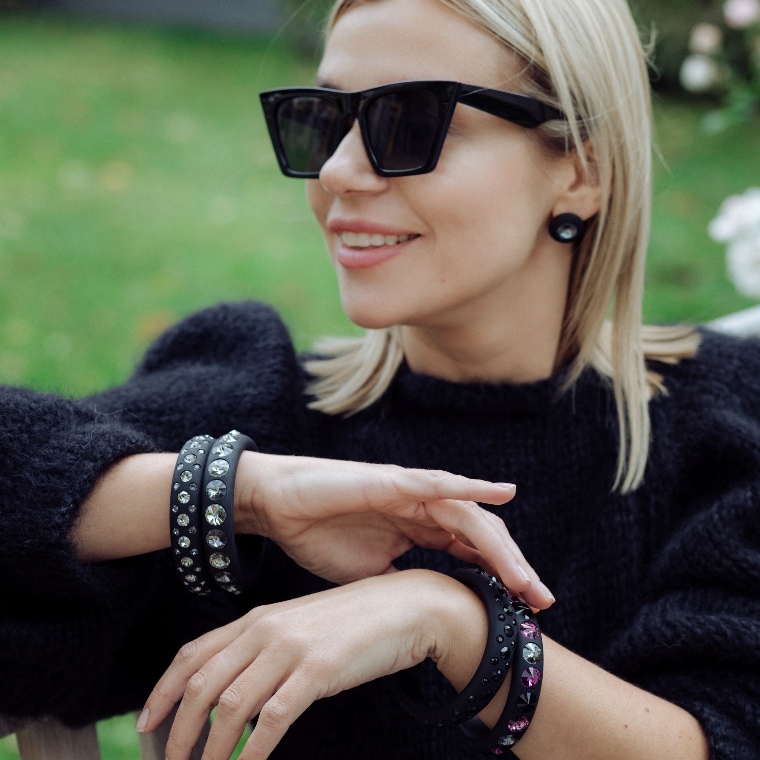 Ear studs Sassari in black