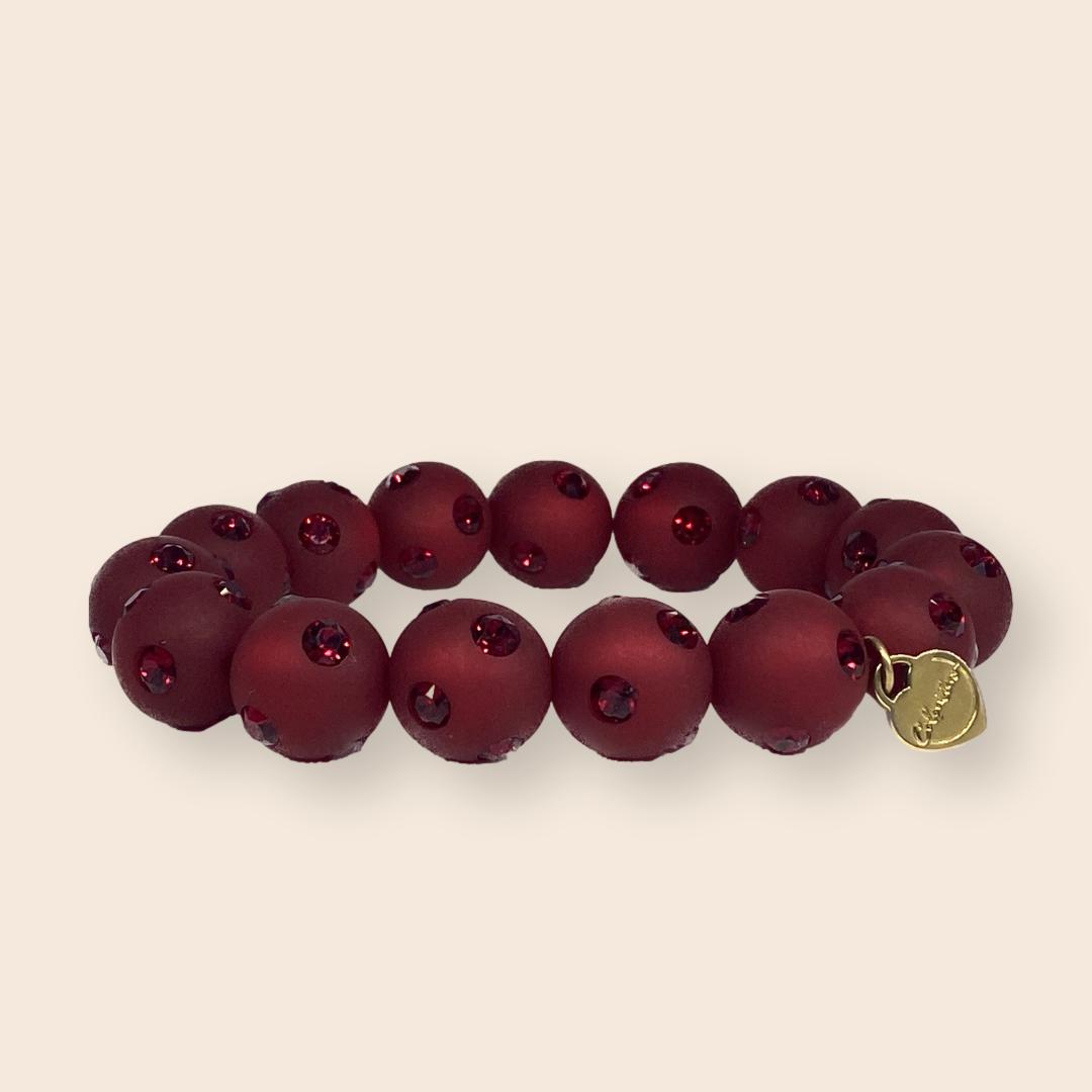 Coloristers Perlenarmband Bari in dunklem rot mit Kristallen. Coloristers pearl bracelet Bari in dark red with crystals.
