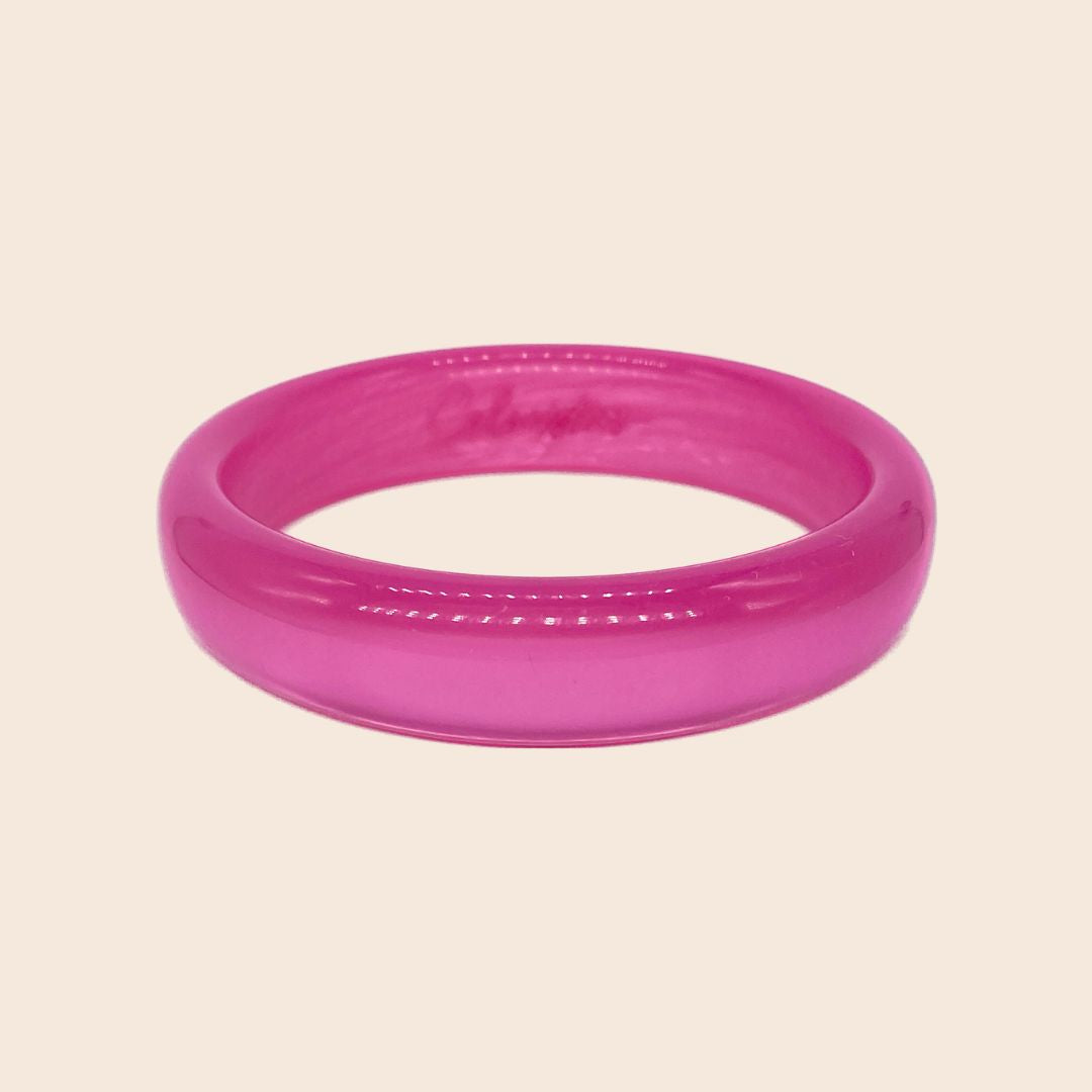 Glänzender Coloristers Armreifen in Pink. Shiny Coloristers Bangle in Pink.