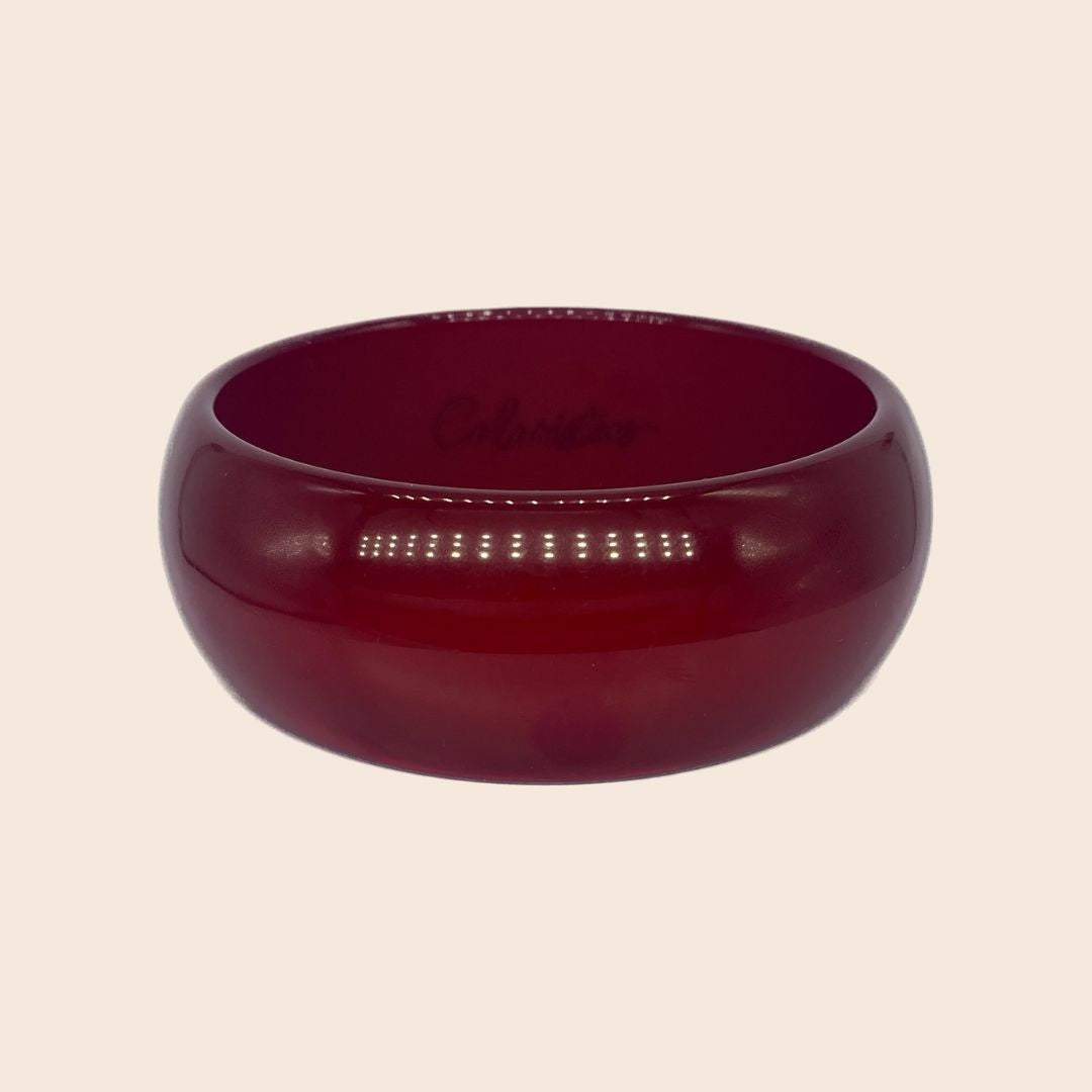 Glänzender Coloristers Armreifen in Rot. Shiny Coloristers Bangle in red.