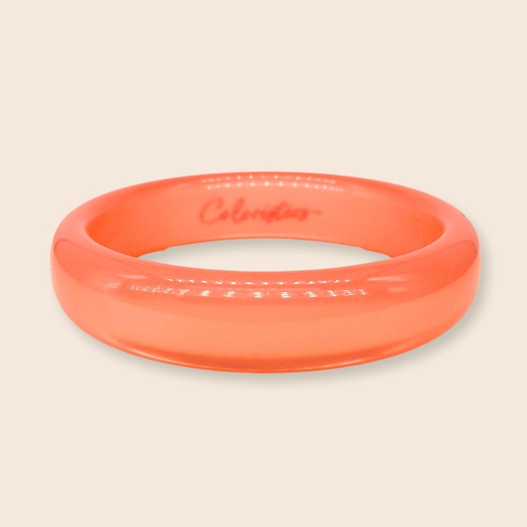 Glänzender Coloristers Armreifen in koralle . Shiny Coloristers Bangle in coral