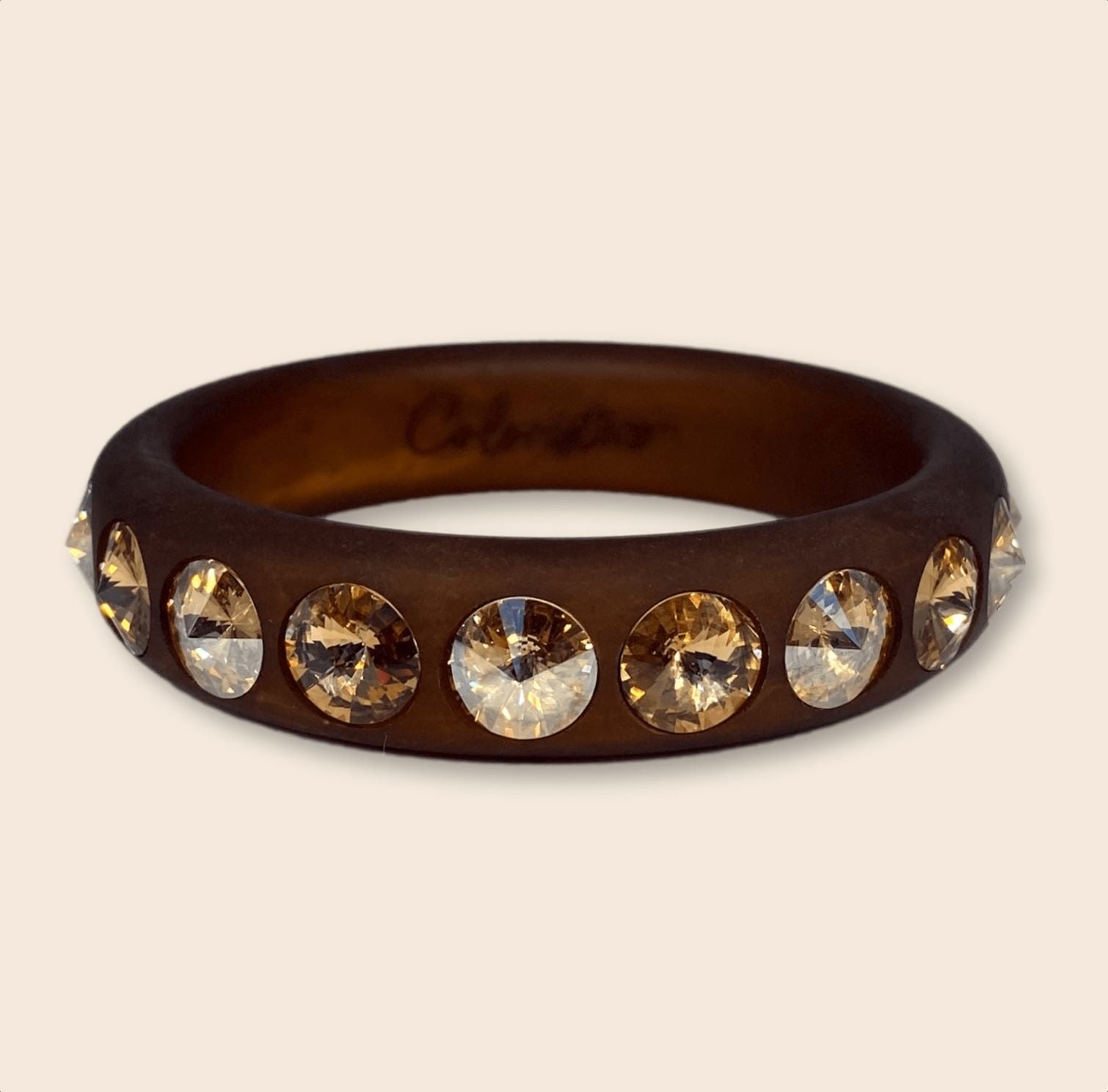 Brauner Armreifen mit Kristallen in Braun. Brown Bangle with crystals in
