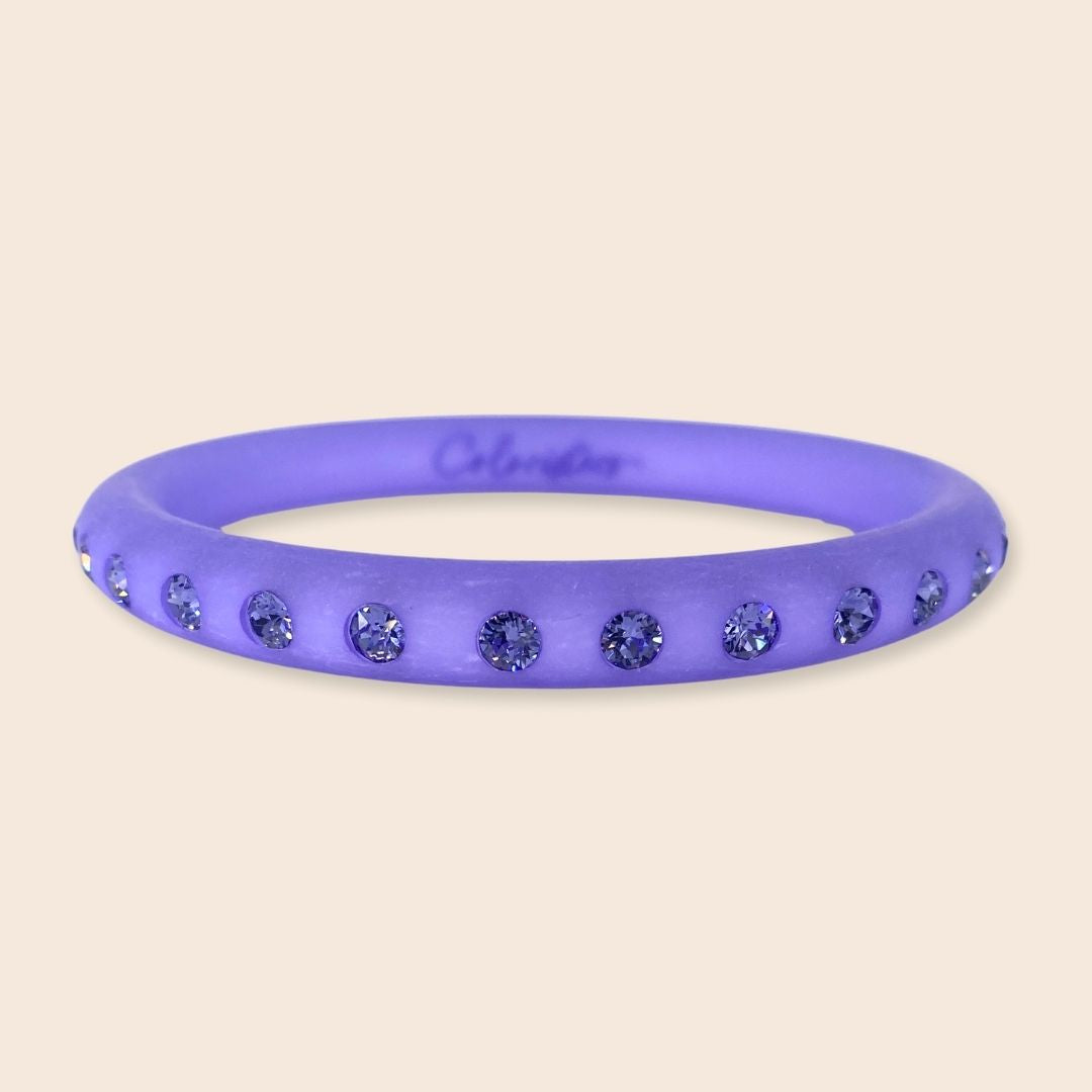 Schmaler Coloristers Armreifen mit Kristallen in Flieder, Narrow Coloristers bangle with crystals in Lilac