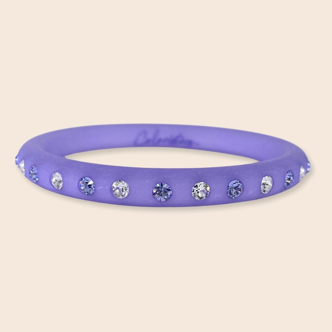 Schmaler Coloristers Armreifen mit Kristallen in Flieder und Weiß, Narrow Coloristers bangle with crystals in lilac and white