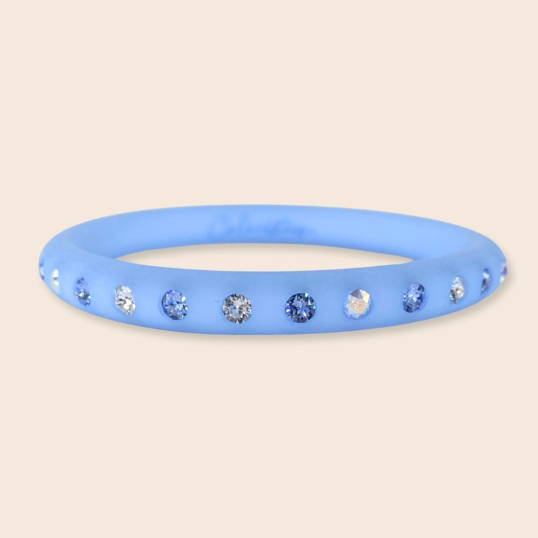 Schmaler Coloristers Armreifen mit Kristallen in hell blau, Narrow Coloristers bangle with crystals in light blue
