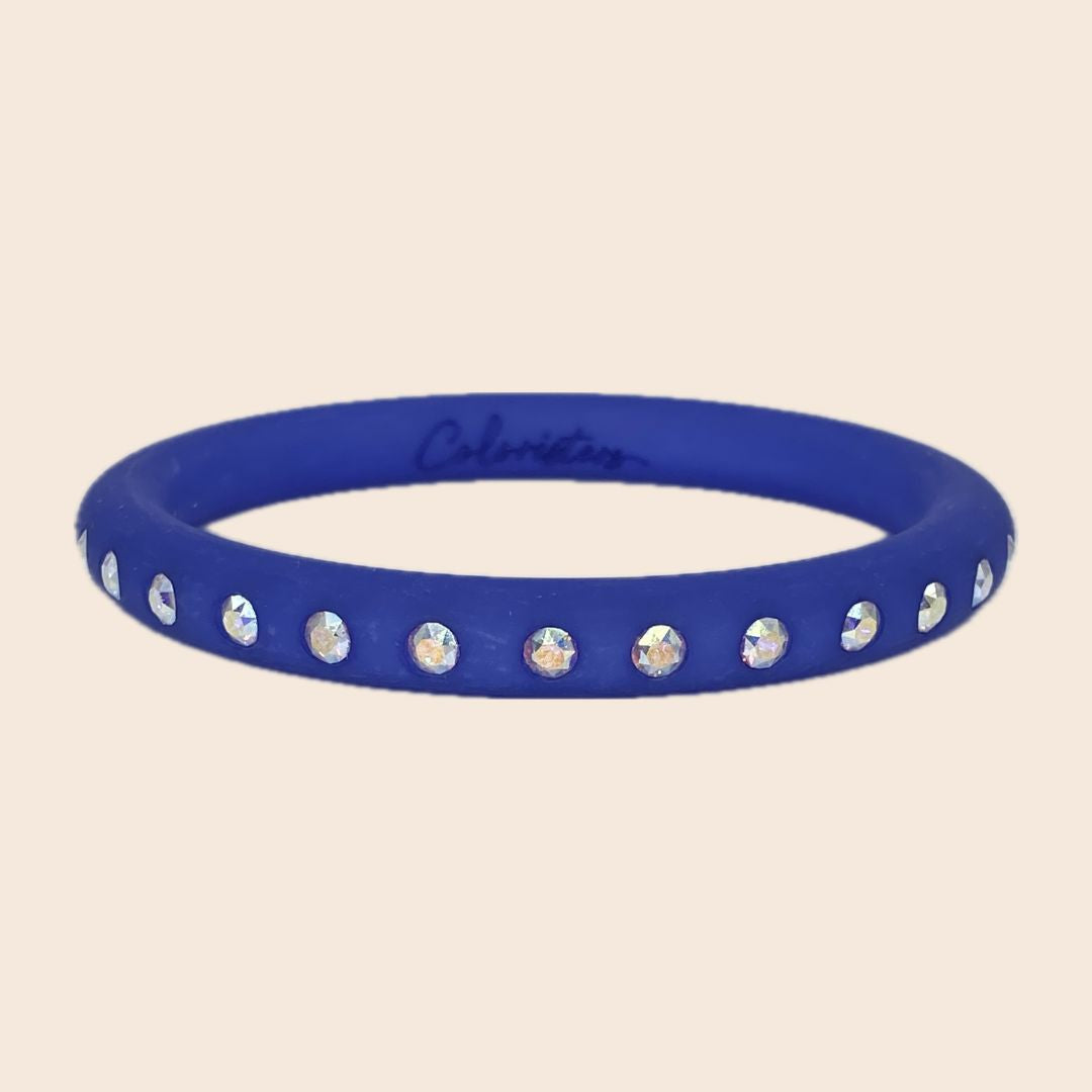 Coloristers Armreifen mit Kristallen in lila. Coloristers Bangle with crystals in purple.