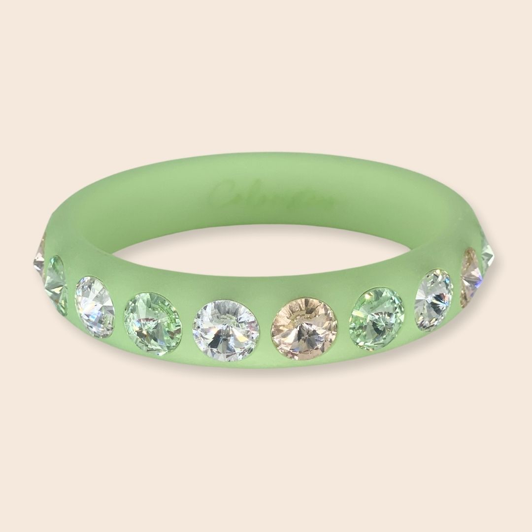 Coloristers Armreifen mit Kristallen in hell grün, Coloristers Bangle with crystals in light green