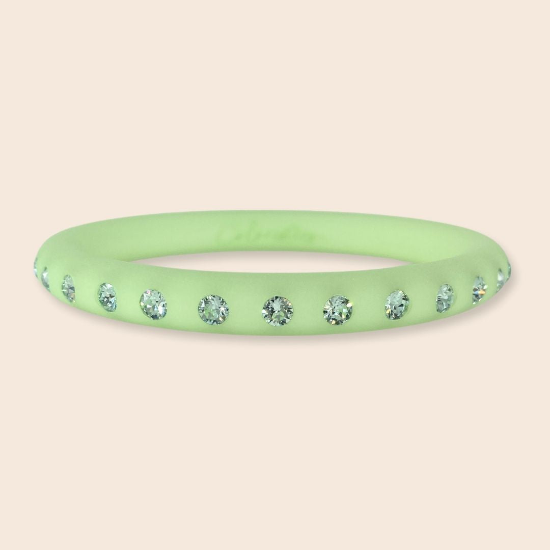Schmaler Coloristers Armreifen mit Kristallen in hell grün, Narrow Coloristers bangle with crystals in light green