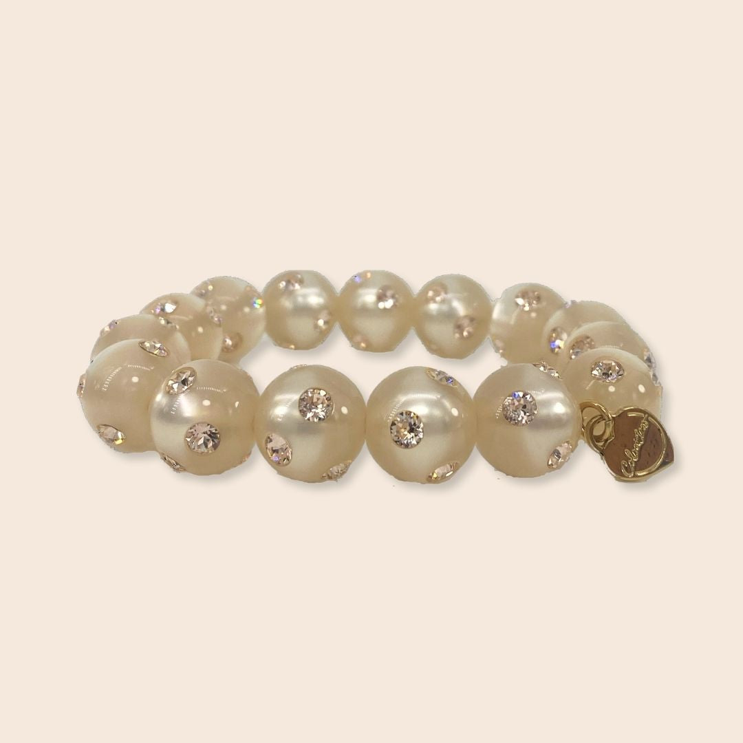 Glänzendes Coloristers Perlenarmband mit Kristallen in Champagner. Shiny Coloristers Pearl bracelet with crystals in champagne color.