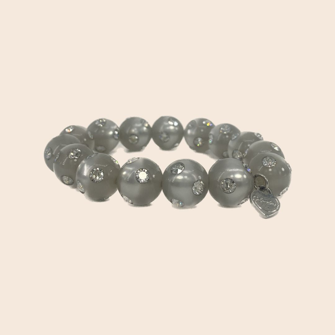 Glänzendes Coloristers Perlenarmband mit Kristallen in grau. Shiny Coloristers Pearl bracelet with crystals in grey.