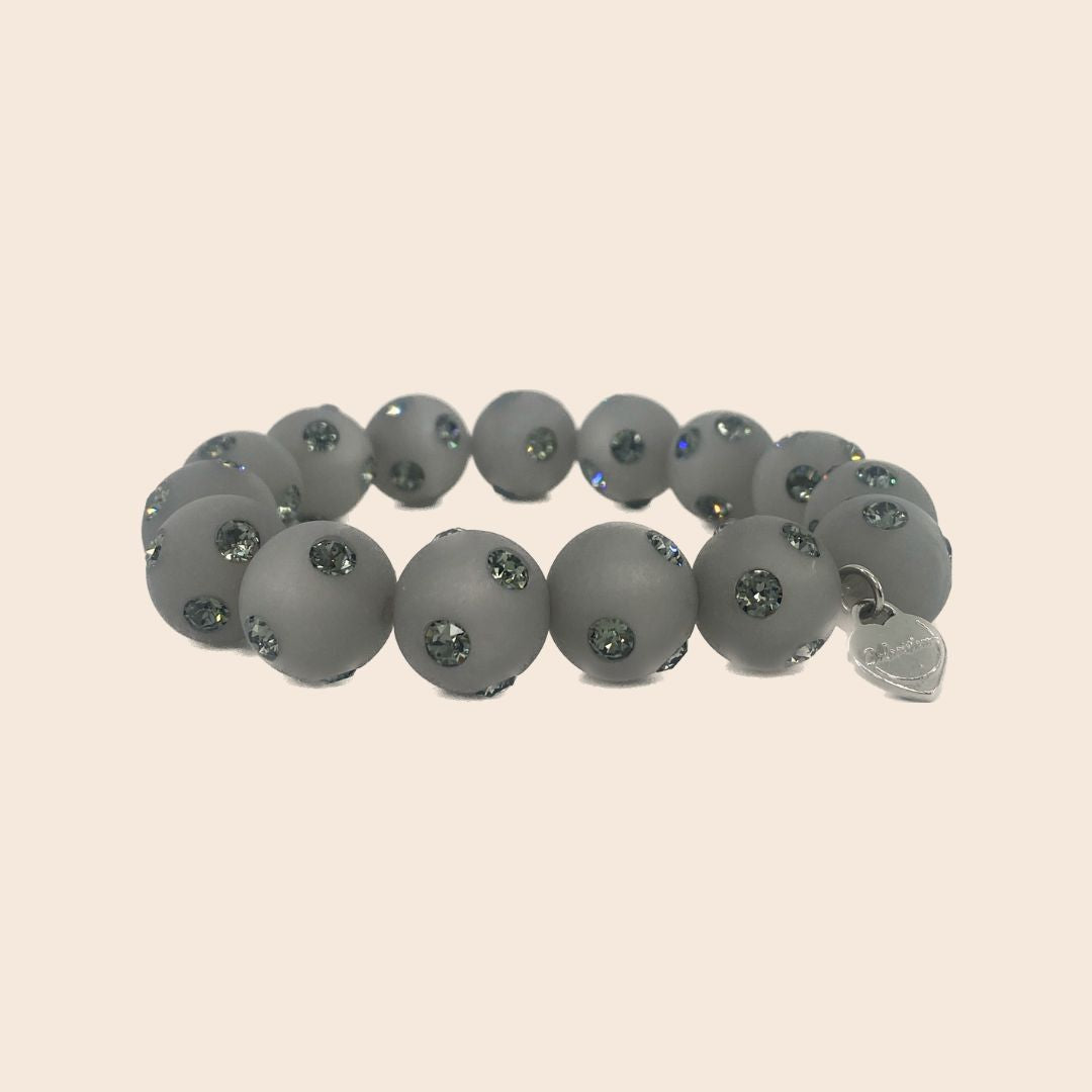 Coloristers Perlenarmband in Grau mit Kristallen. Grey Coloristers Pearl bracelet with crystals.