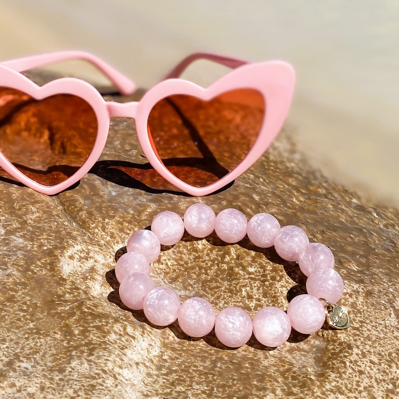 buntes Coloristers Perlenarmbändern mit Kristallen. colourful Coloristers pearl bracelets with crystals.