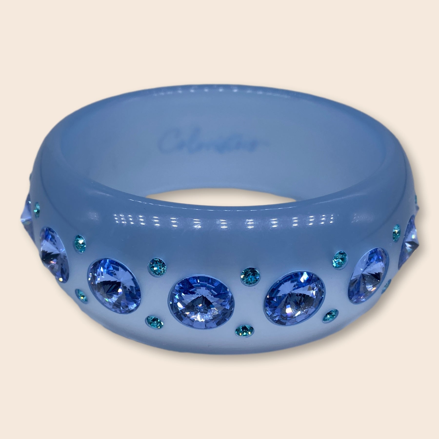 Coloristers Armreifen mit Kristallen in hell blau, Large Coloristers bangle with crystals in light blue