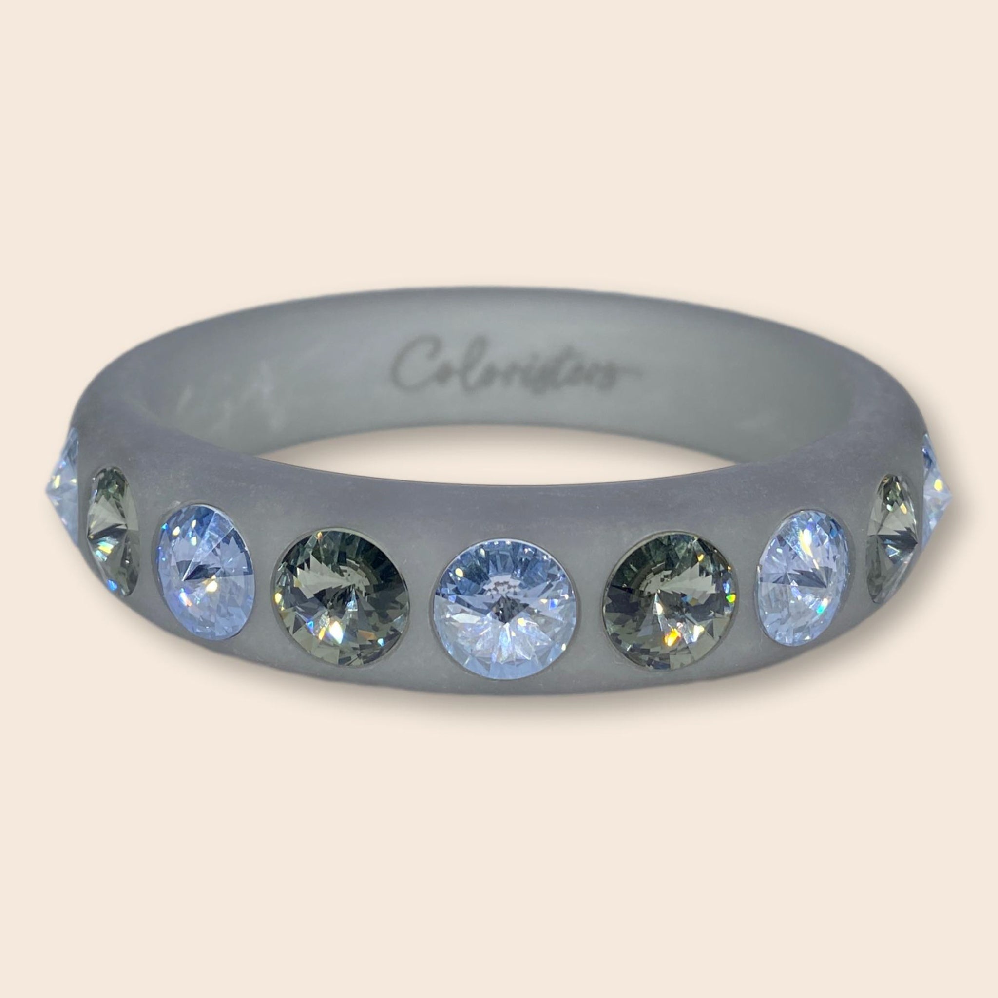 Grauer Coloristers Armreifen Sassari mit blauen Kristallen. Grey Coloristers Bangle Sassari with blue crystals.