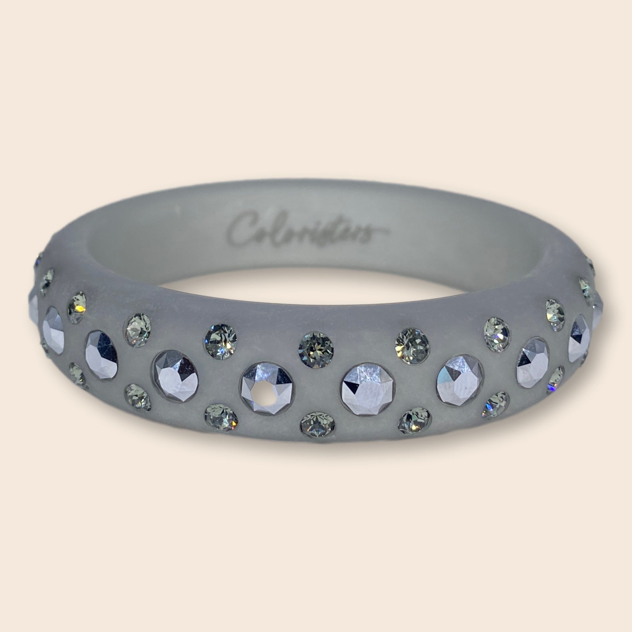 Grauer Coloristers Armreifen Catania mit Kristallen. Grey Coloristers Bangle Catania with crystals.