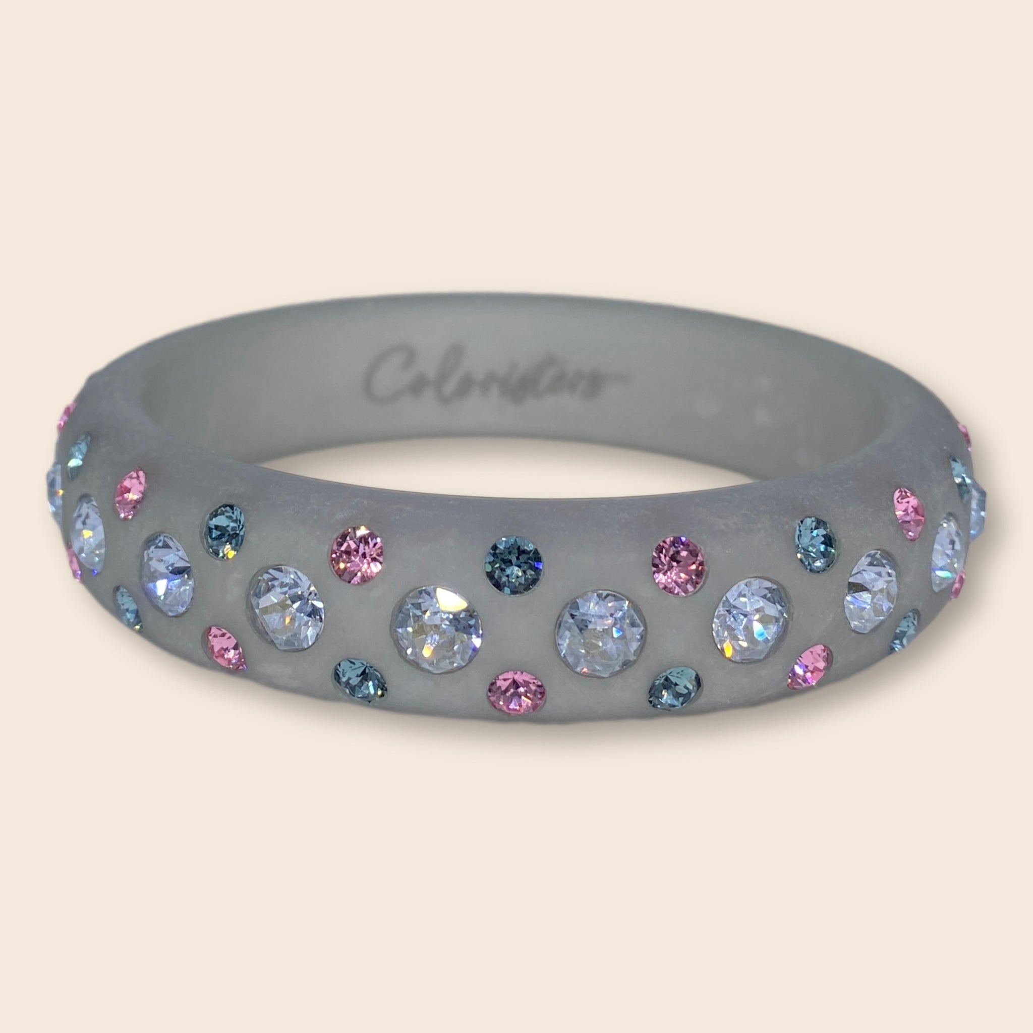 Grauer Coloristers Armreifen Catania mit pinken Kristallen. Grey Coloristers Bangle Catania with pink crystals.