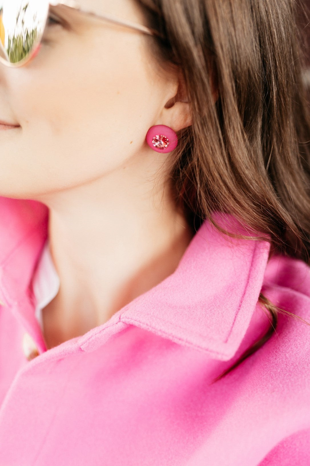 Die großen, kegelförmig geschliffenen Swarovski-Steine machen unsere Sassari-Ohrstecker zu einem absoluten Blickfang! Sie setzen tolle, auffällige Farbakzente und verbreiten Stil und Lebensfreude pur.Pink gilt als sehr weibliche Farbe und steht für Extravaganz, Romantik und Lebensfreude.