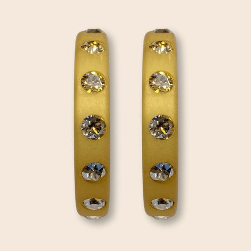 Coloristers Creolen Ohrringe mit Kristallen in Beige. Large Coloristers Earrings with crystals in beige.