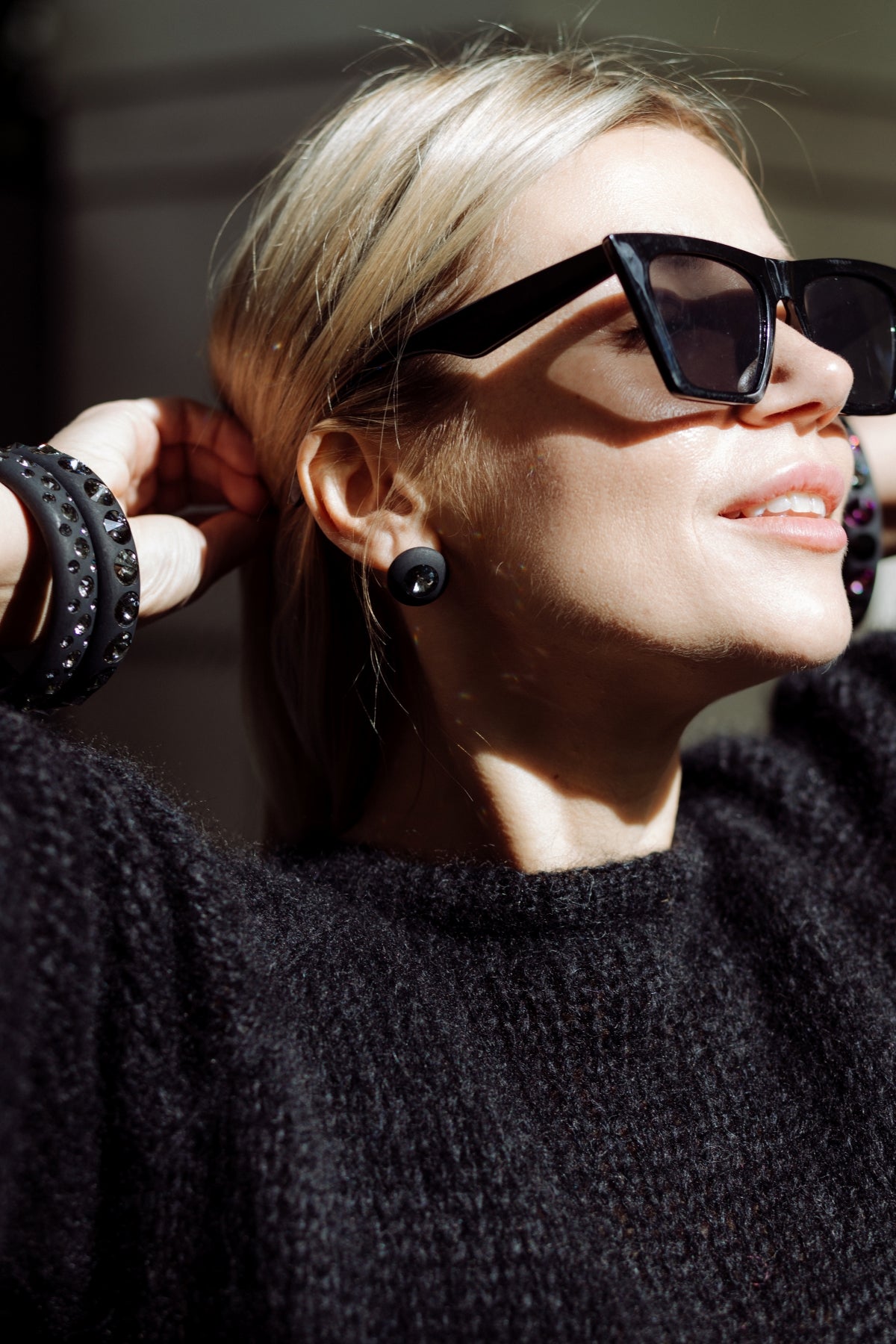Ear studs Sassari in black